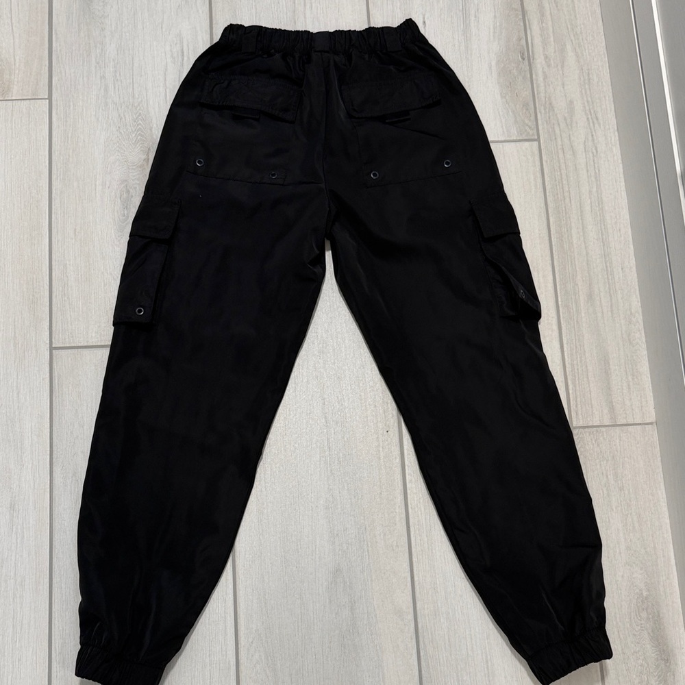 ALO Yoga women’s Jet Black Cargo Pants